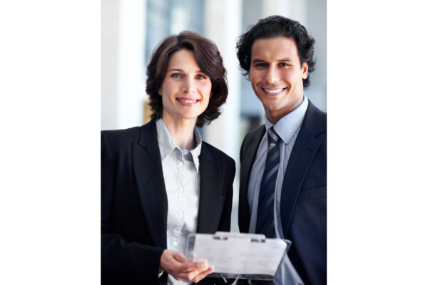 Franchise Mail Boxes Etc. : entreprendre Seul ou en Association, le dilemme de chaque futur franchisé