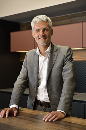 Jean-François CHARVAT, Directeur Général de la franchise Cuisines Références répond à choisir sa franchise