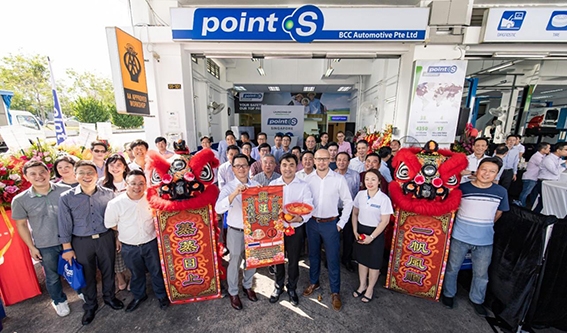 Point S : ouverture du premier point de vente à Singapour
