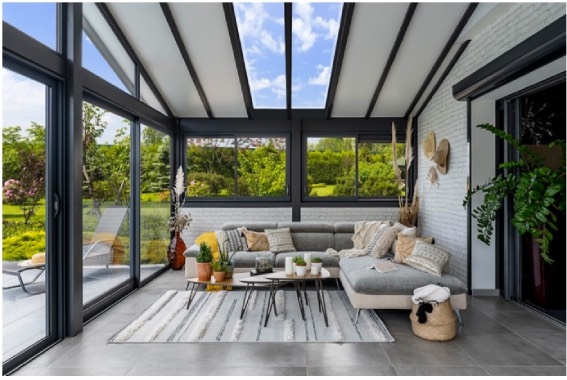 Franchise Vie & Véranda standardise la nouvelle gamme ECLAZ® de Saint-Gobain Glass pour des vérandas toujours plus confortables et performantes en toutes saisons