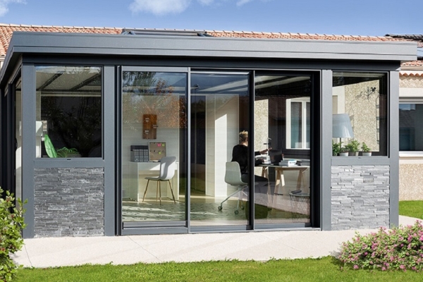 Franchise Vie & Véranda lance un nouveau contrat de distribution : une opportunité hybride pour les pros de l’habitat