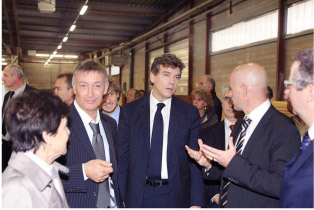 Arnaud Montebourg en visite à l’usine POBI, fournisseur des maisons NATILIA